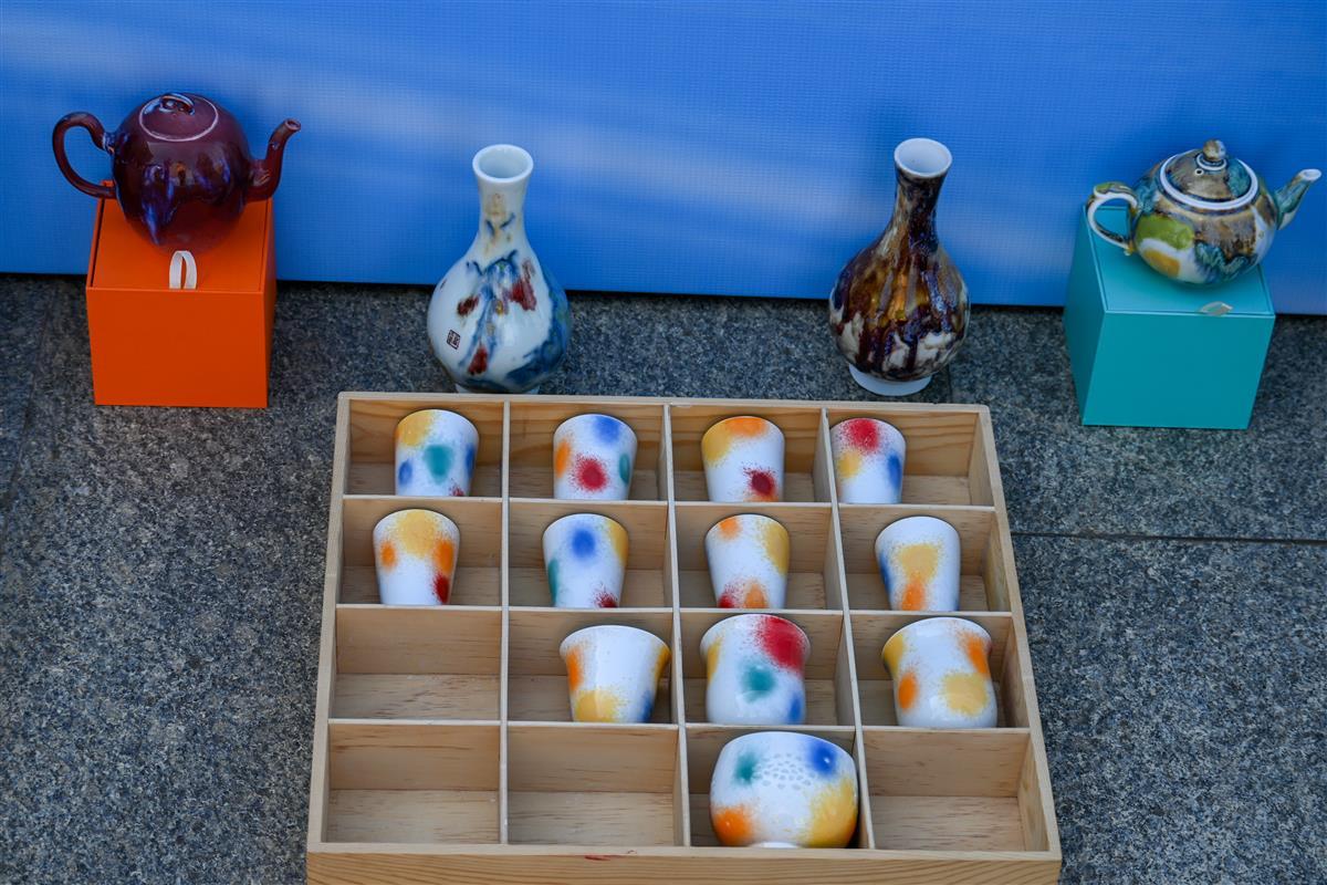 高温颜色釉瓷器 黄宏杰摄.jpg 高温颜色釉瓷器 黄宏杰摄.jpg