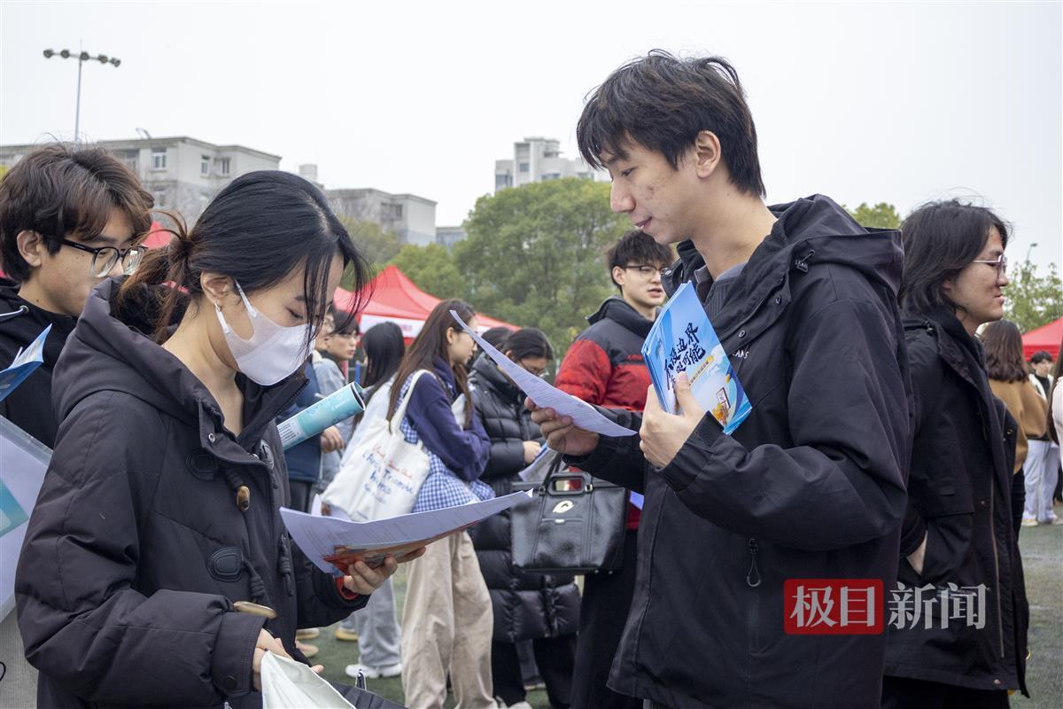 培训企业介绍。通讯员 唐治海 摄.jpg 培训企业介绍。通讯员 唐治海 摄.jpg